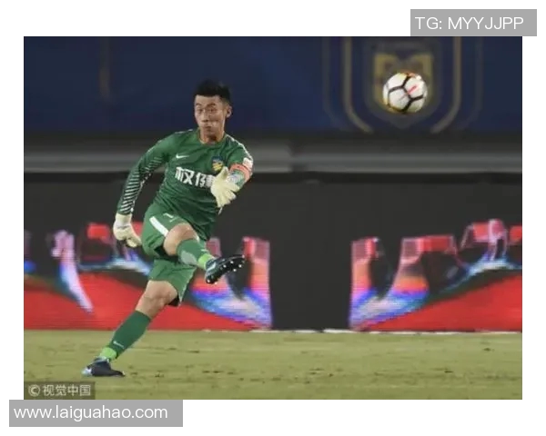 张鹭的足球之路:从青涩少年到职业球员的成长历程与心路历程 张鹭的足球之路:从青涩少年到职业球员的成长历程与心路历程