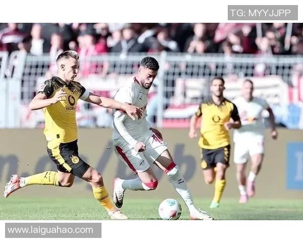 拜仁与巴黎激战正酣央视网全程直播精彩赛事回顾与分析