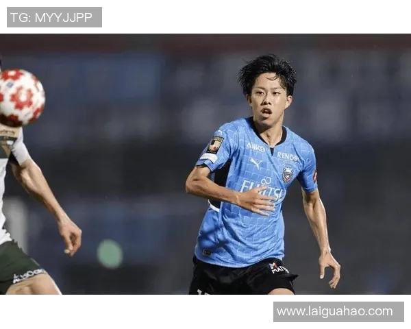 大宫松鼠与清水鼓动的激烈对决展现足球魅力与团队精神