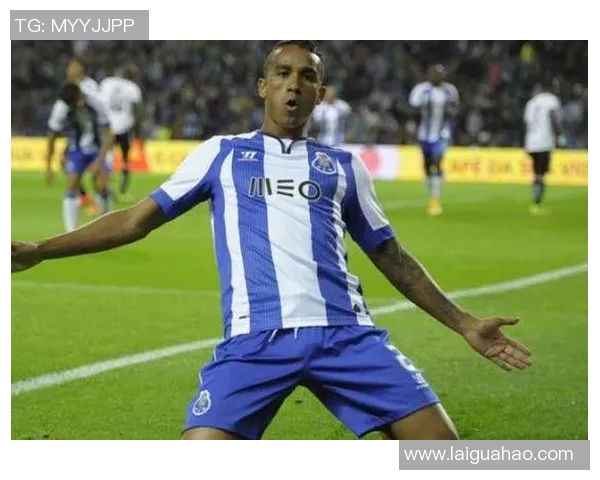 达尼洛：从足球新星到世界舞台的闪耀之星