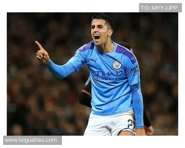 坎塞洛在赛场上的华丽转身与未来发展潜力分析 坎塞洛在赛场上的华丽转身与未来发展潜力分析