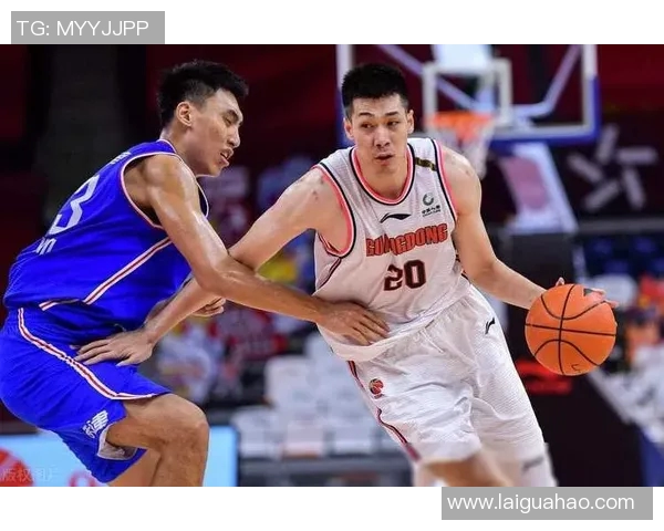 任骏飞领衔球队奋勇争先展现拼搏精神与团队协作的精彩瞬间